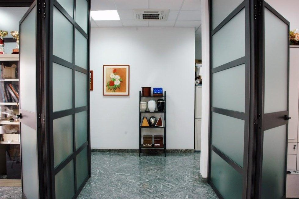 Urne cinerarie in esposizione