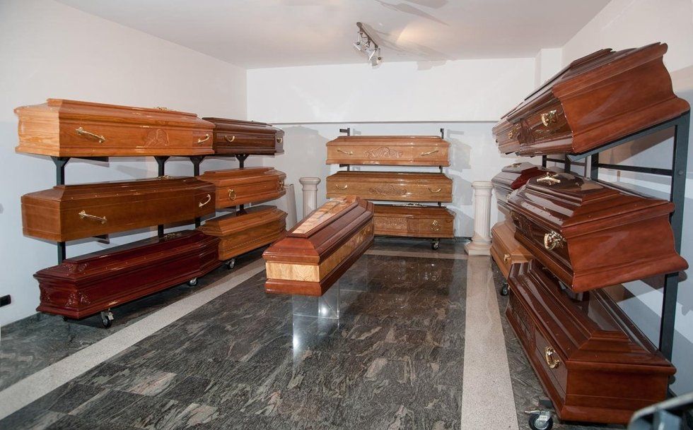 Diversi tipi di feretri