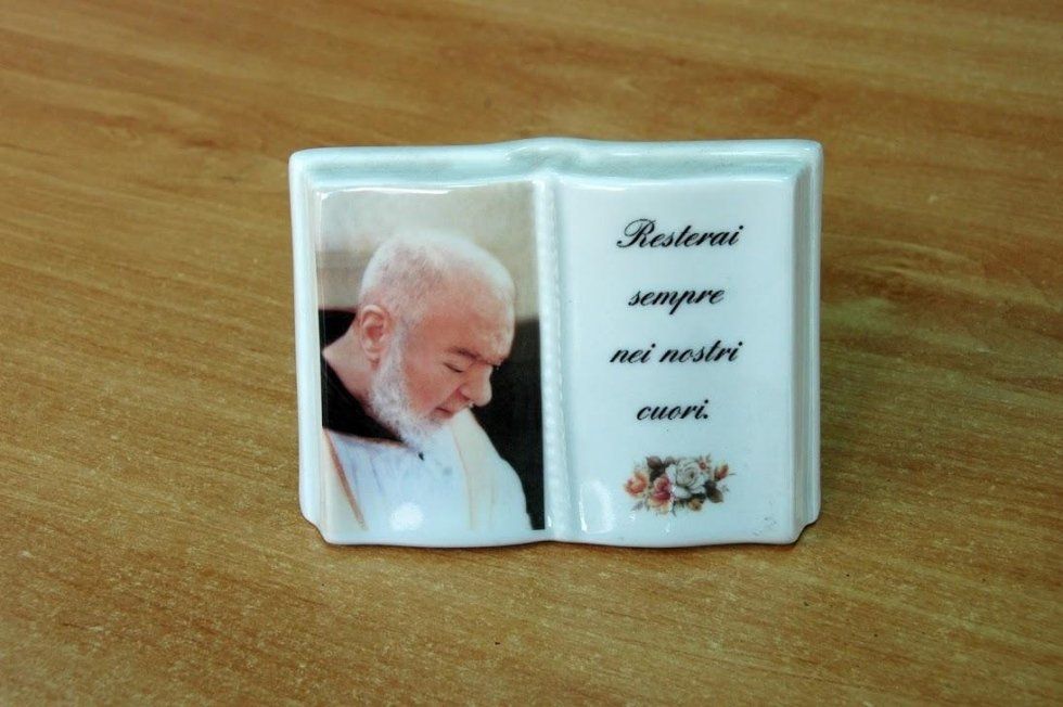 Ricordino funebre in ceramica