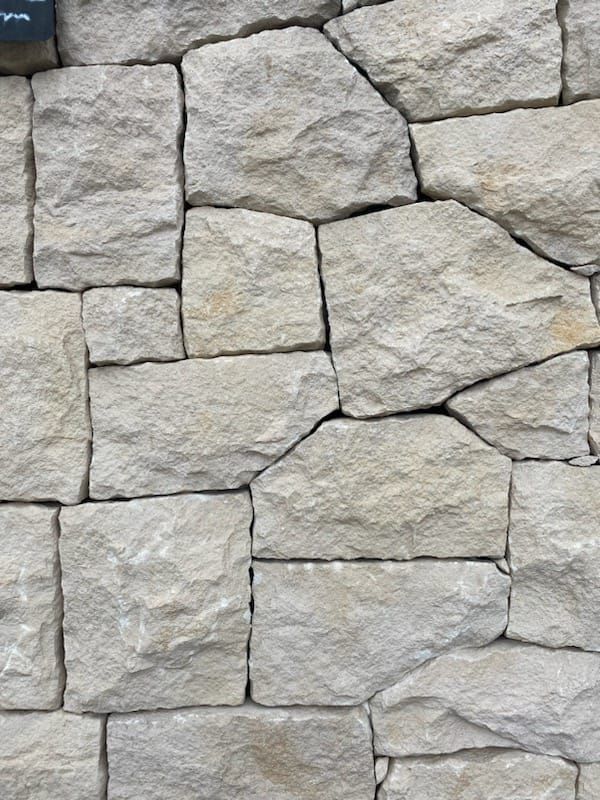 dettaglio muro in pietra