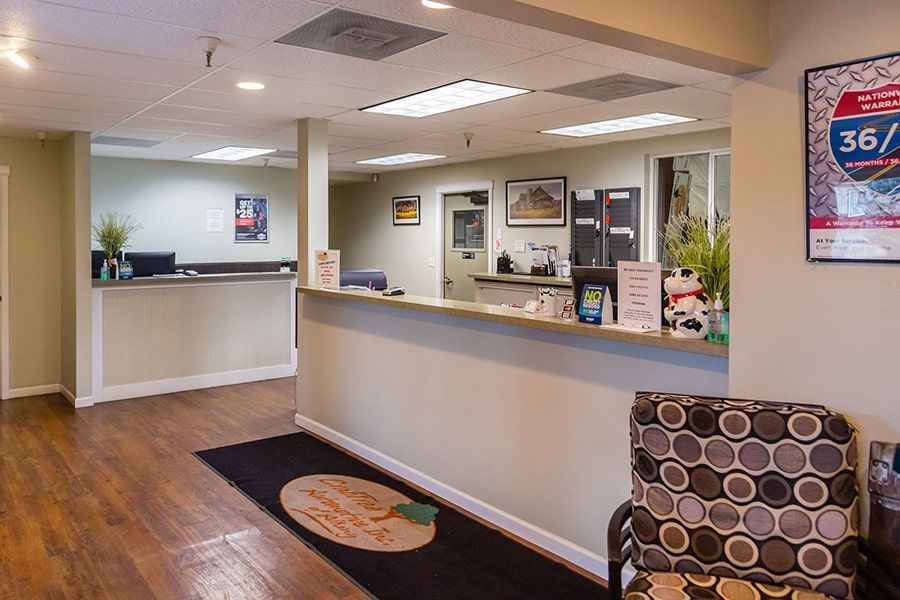Reception  Desk in Crabtree Automotive in Albany, OR