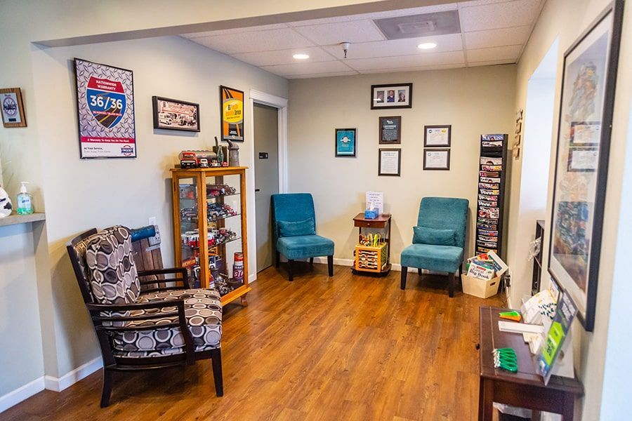 Sitting-Area | Reception | Crabtree Automotive, Inc.