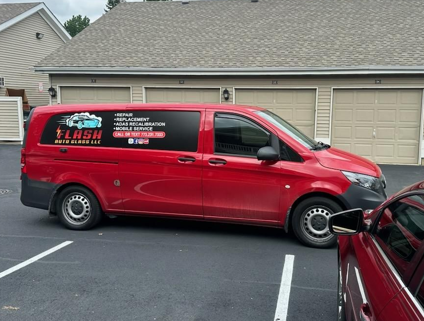Dump truck windshield replacement in Chicago, IL