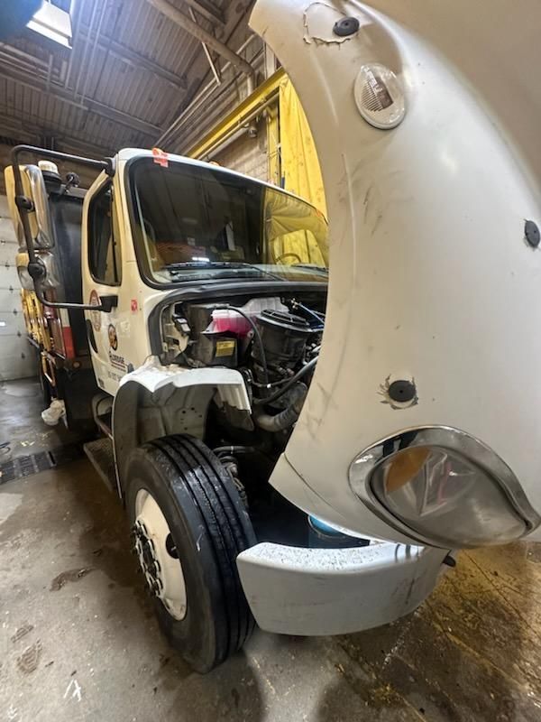 Semi-Truck Glass Repair in Glen Ellyn, IL