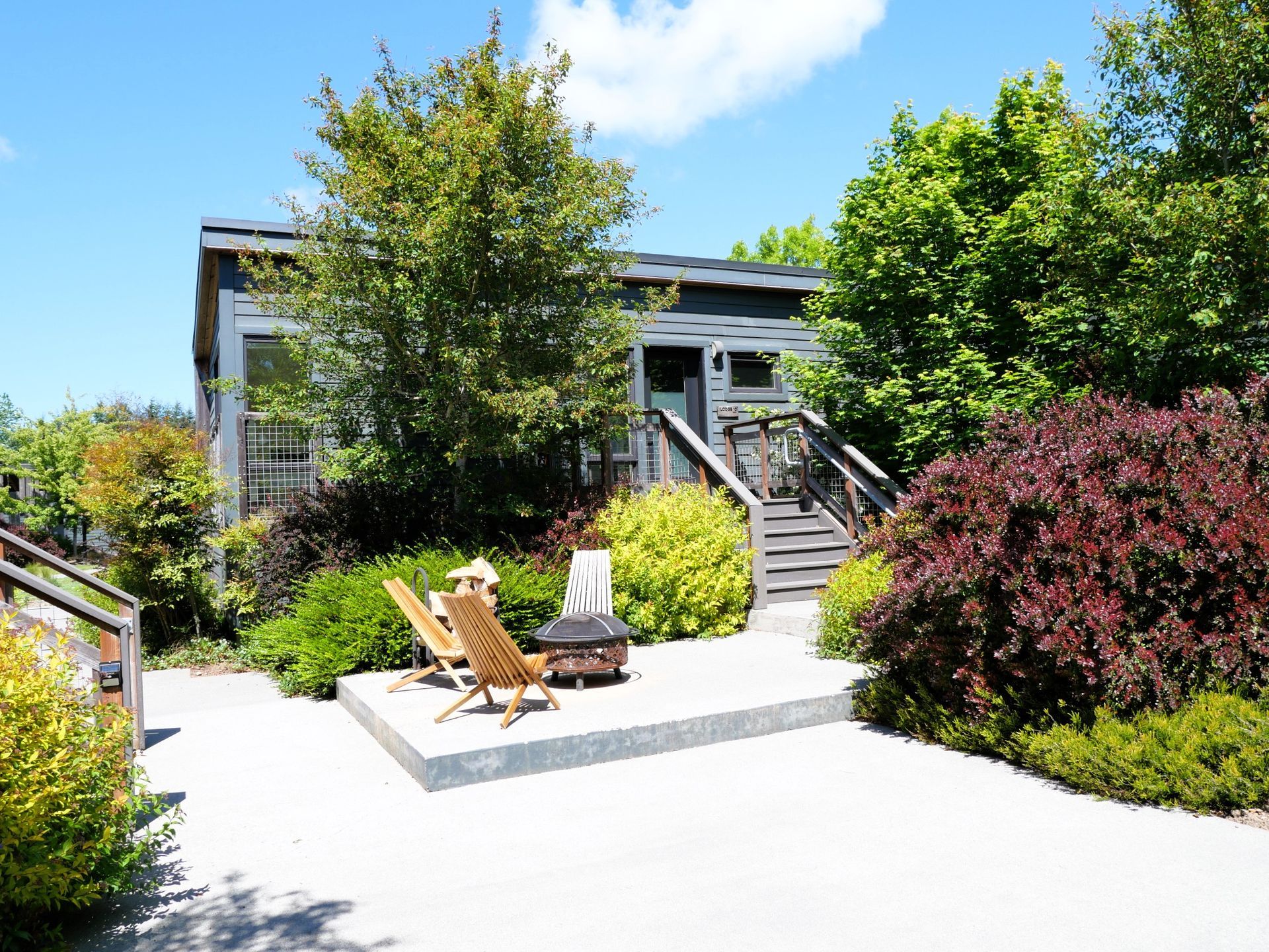 Courtyard Suite exterior with king bed, twin sleeping nook, and wet bar on Vashon Island.