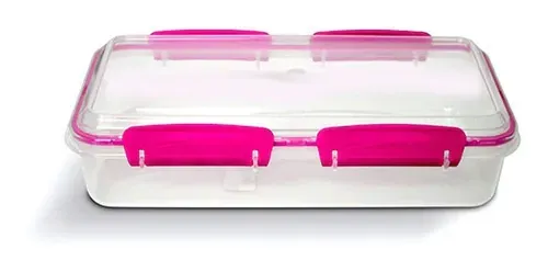 Contenedor de alimentos rectangular transparente con tapa y pestillos de color rosa.