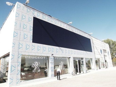 facciate continue negozio di auto