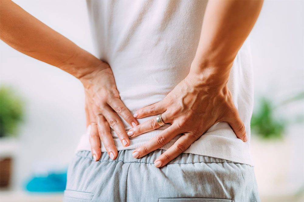 Lower back pain and hip discomfort treated with physiotherapy rehabilitation