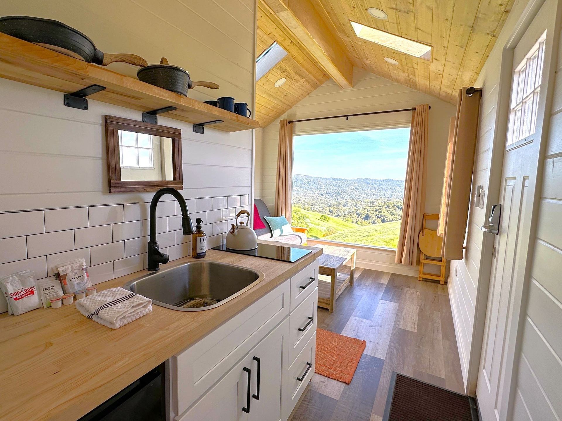 kitchens and bathrooms - Wildhaven Yosemite Glamping