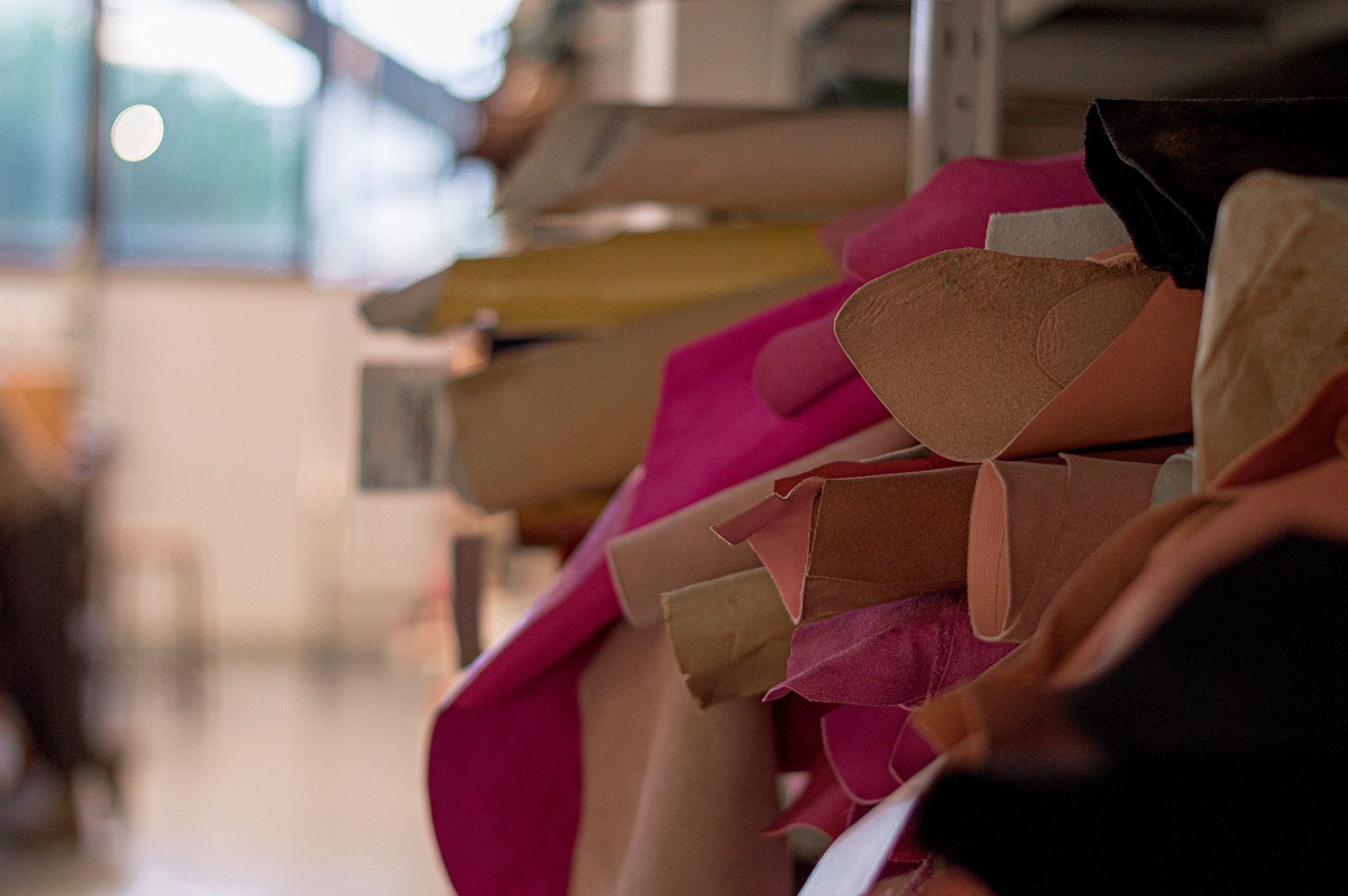 Workshop fotografia prodotto a Firenze, tecniche di luce e composizione per artigiani e brand locali