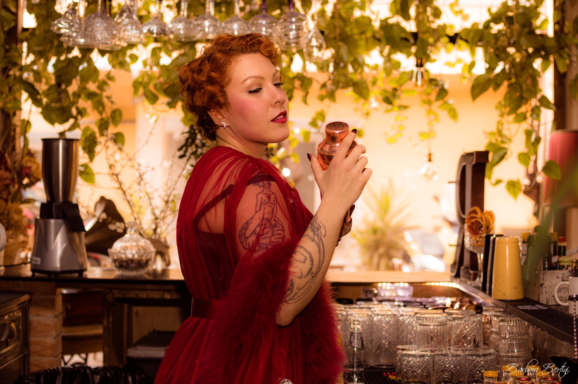 Ritratto donna elegante bianco e nero - empowerment femminile attraverso la fotografia - Barbara Bertini