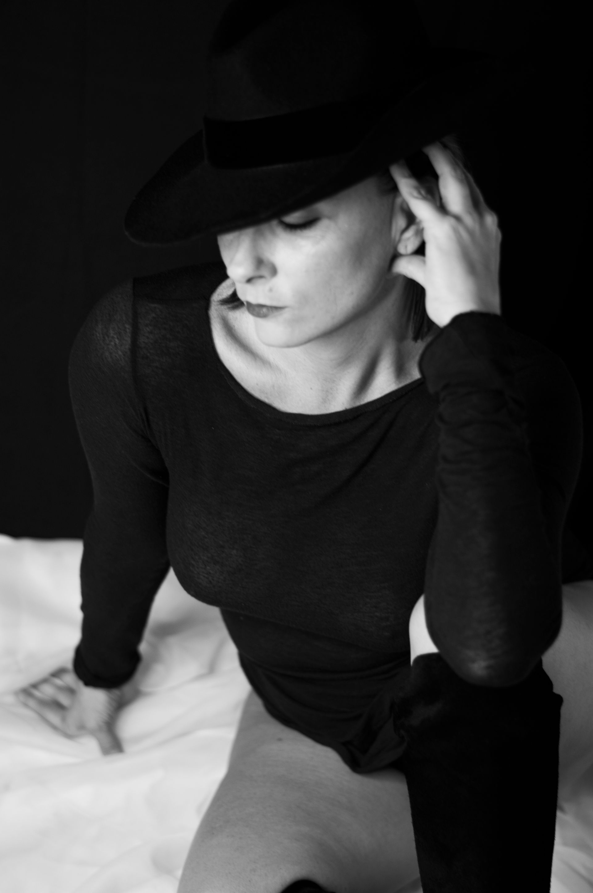 Female portrait introspettivo - viaggio riscoperta personale fotografia - Firenze-Pisa-Toscana-photographer
visual identity
book per modelle