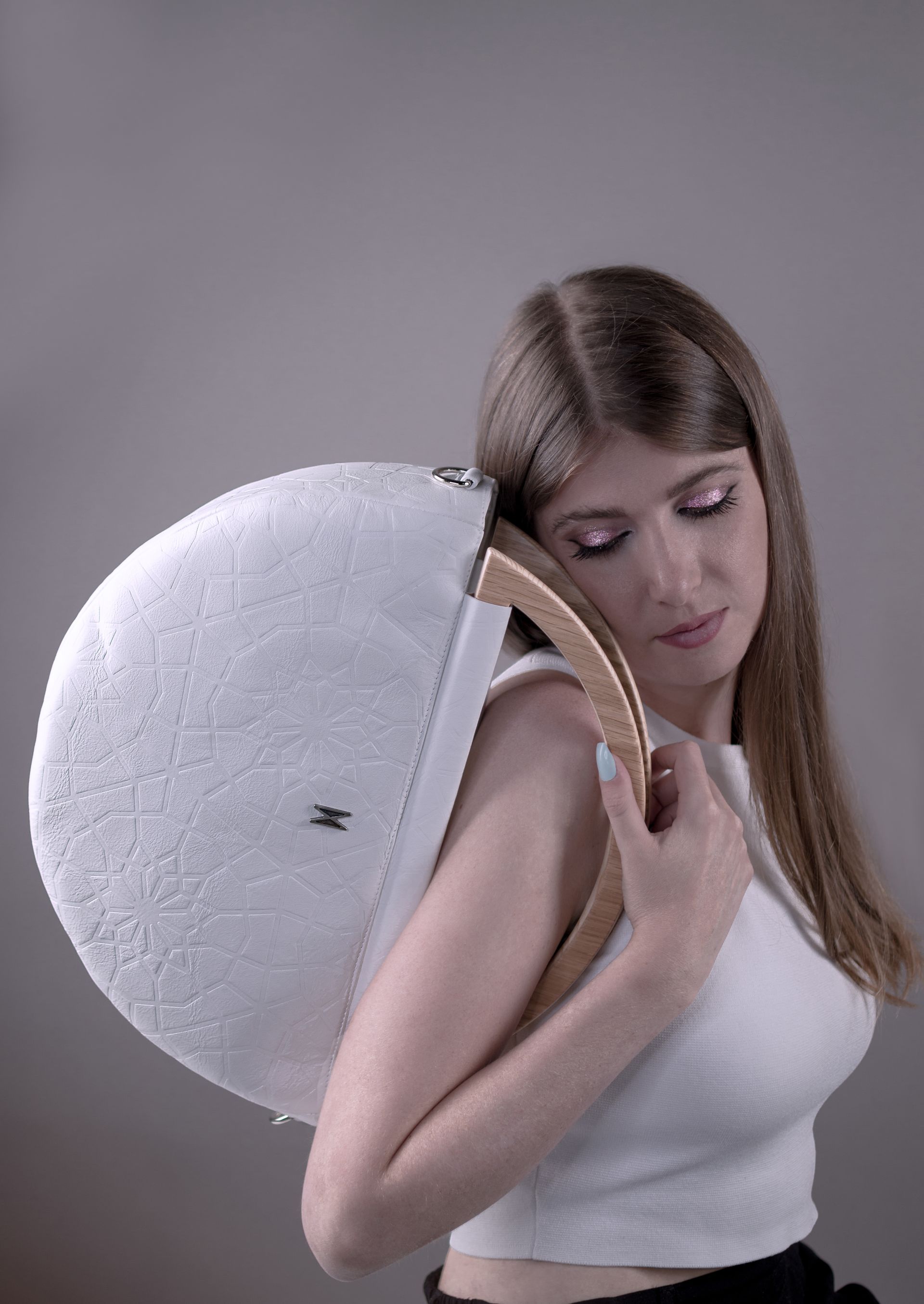 Shooting borse artigianali Toscana, immagini professionali per comunicazione visiva brand sostenibile