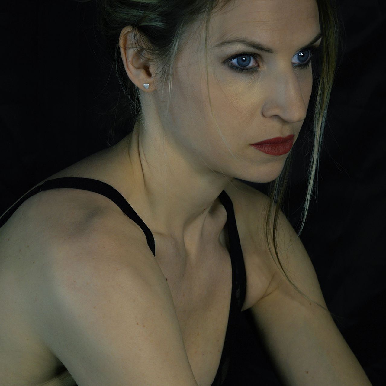 Ritratto donna elegante bianco e nero - empowerment femminile attraverso la fotografia - Barbara Bertini