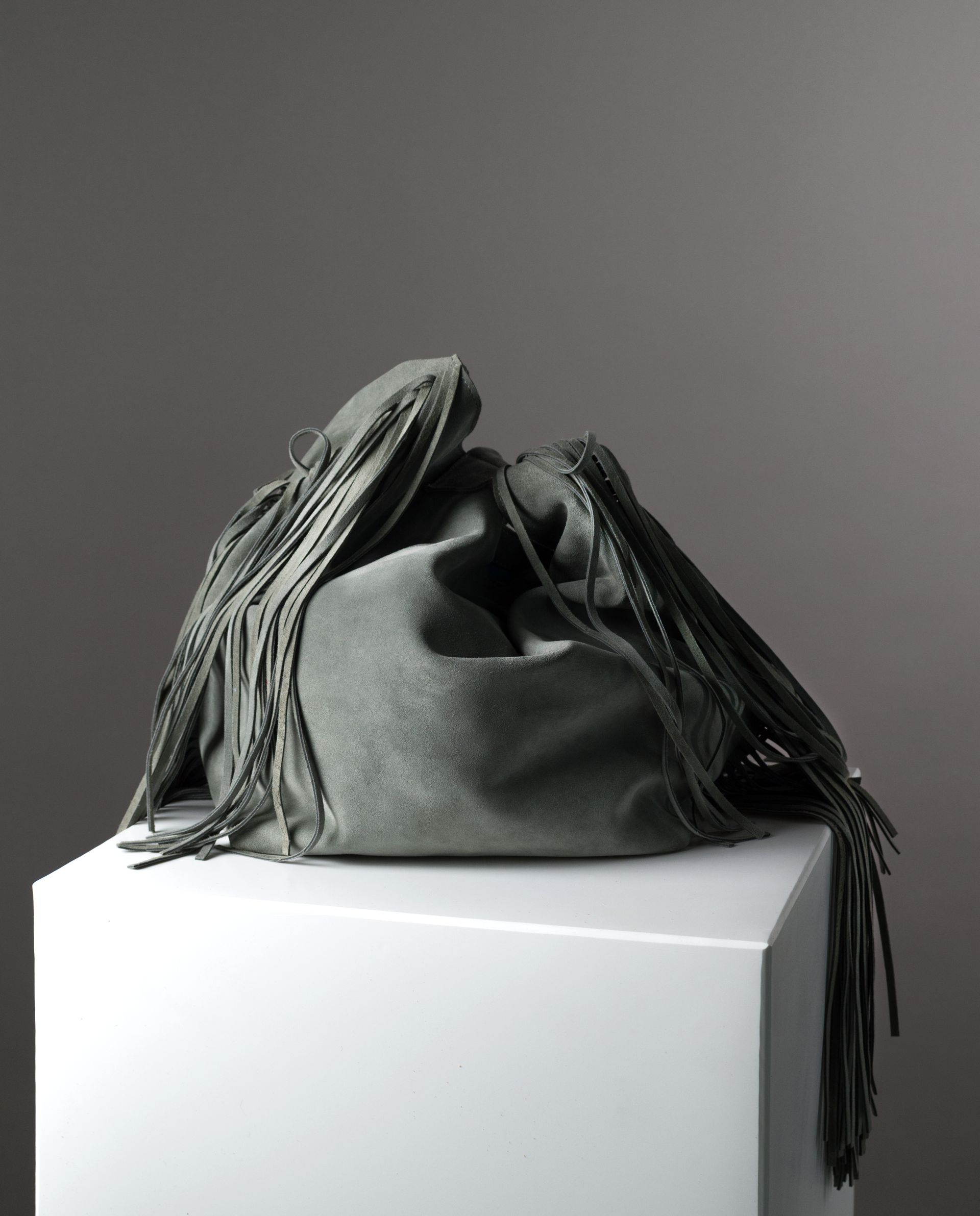 Ritratto aziendale glamour - supporto brand emergenti artigiani - Toscana-concerie-cuoio-leather-pelle-manufatto-toscano-borsetteria