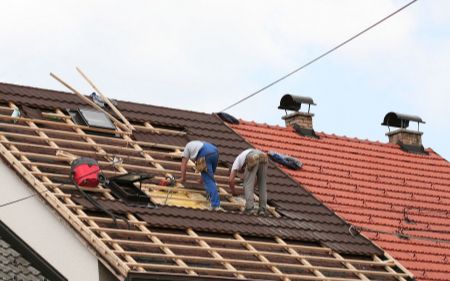 sustitución de tejas en tejado de casa de pueblo en galápagos, guadalajara