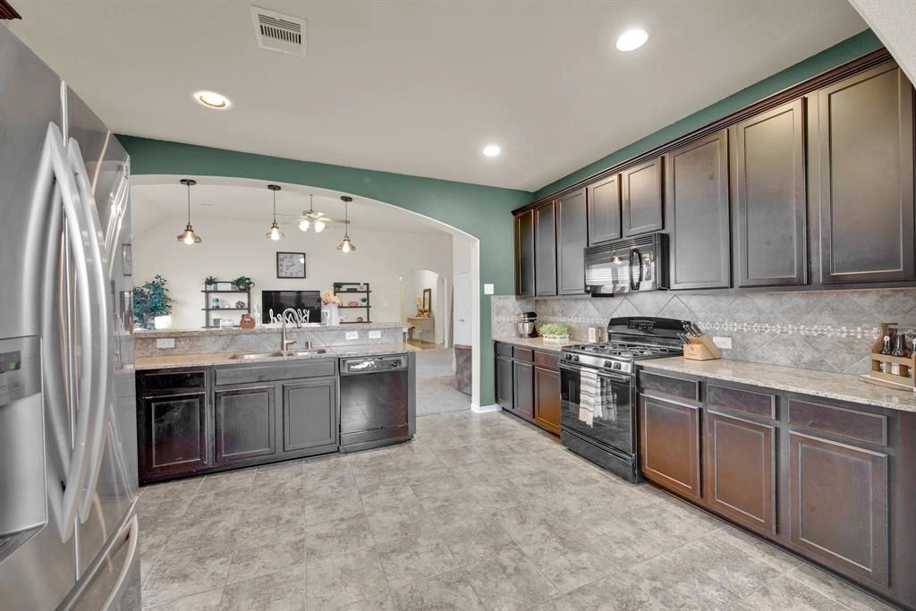 Kitchen — Pearland, TX — Thedford Real Estate Group