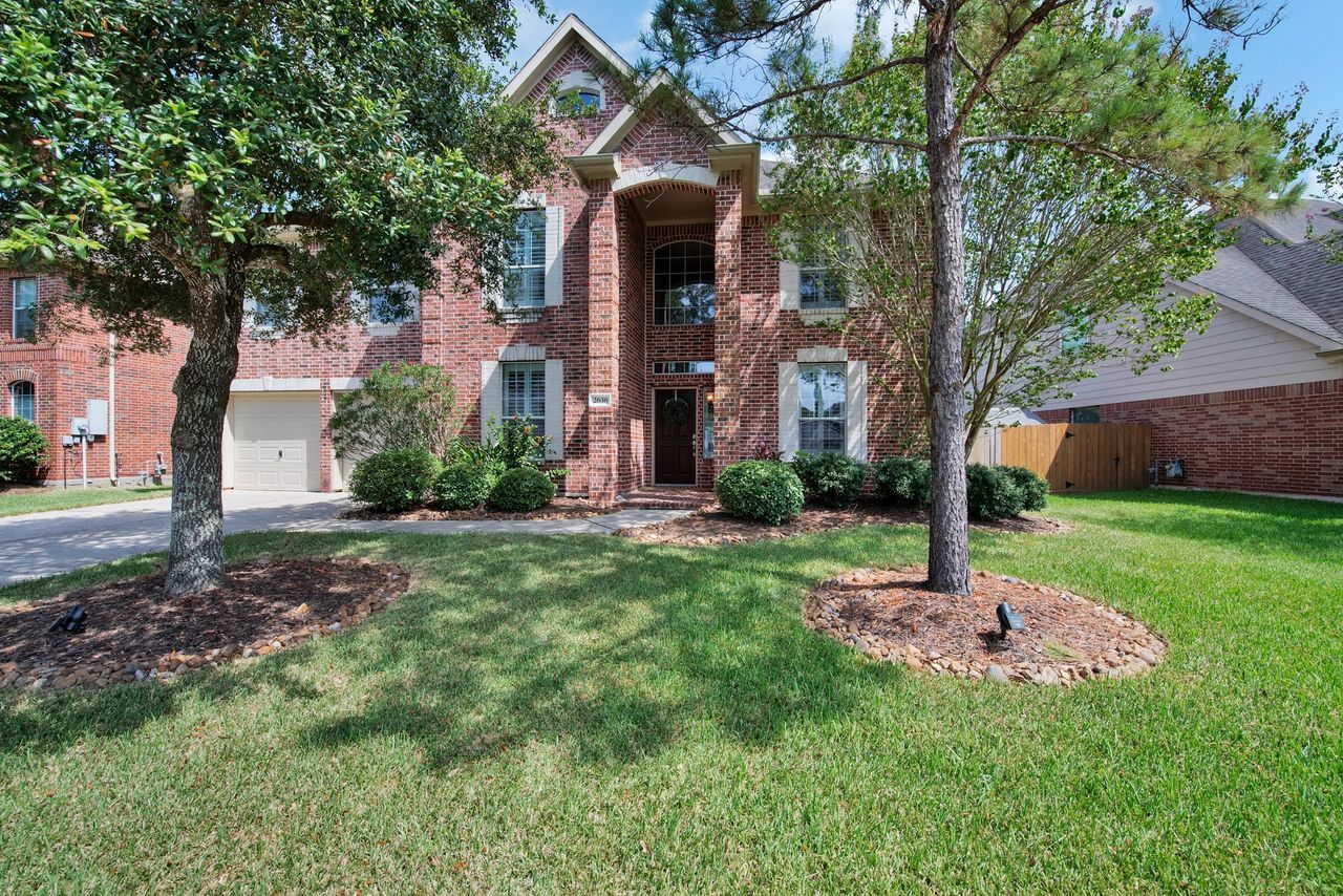 House With Brick Walls — Pearland, TX — Thedford Real Estate Group