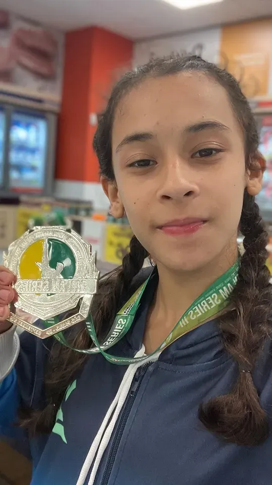 Heloisa Bastos, luchadora adolescente de taekondo.