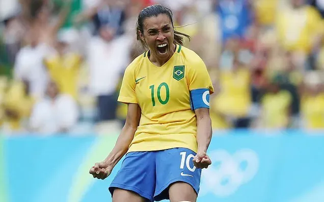 Marta, futbolista profesional.