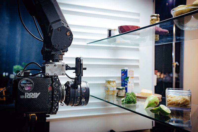 Una cámara filma en un escenario especial