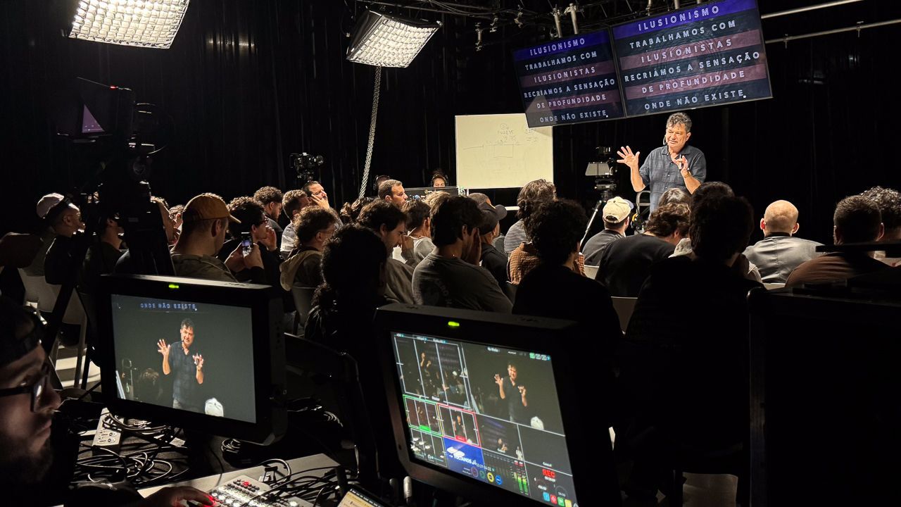 Turma do curso de direção de fotografia ministrado por Alziro Barbosa, ABC, na Fulcine em São Paulo