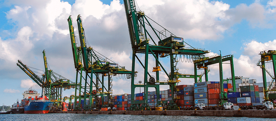 A view of the machinery at the Santos' Port A view of the machinery at the Santos' Port