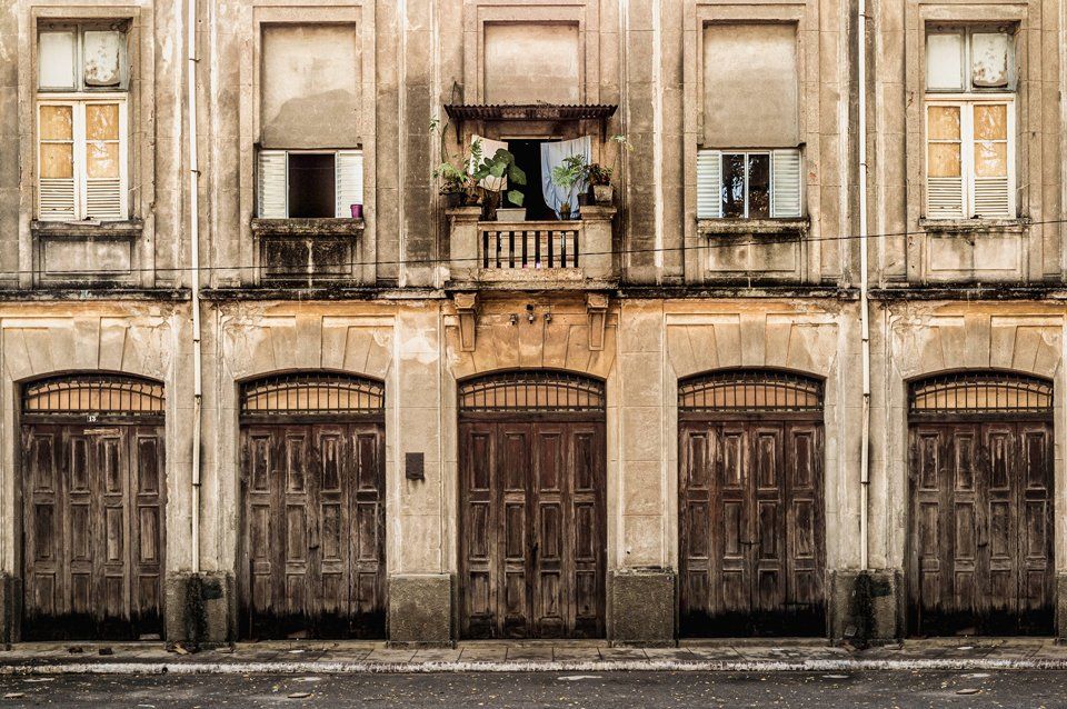 A building with a balcony and a lot of doors