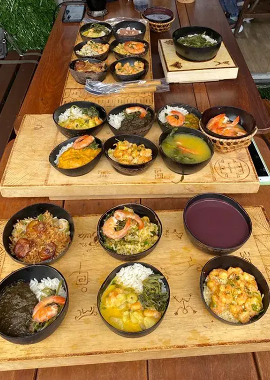 A table served with several traditional dishes from Pará.