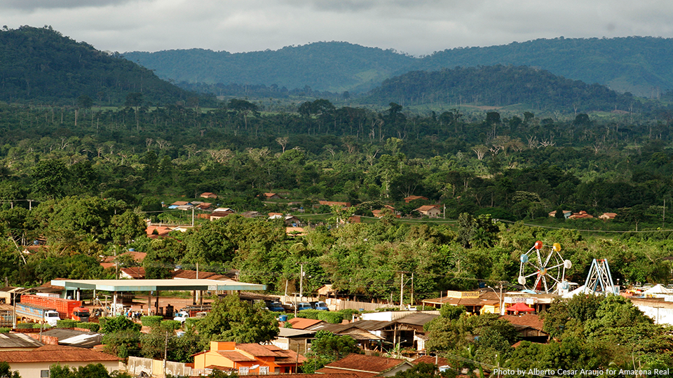 An aerial view of a small town with mountains in the background