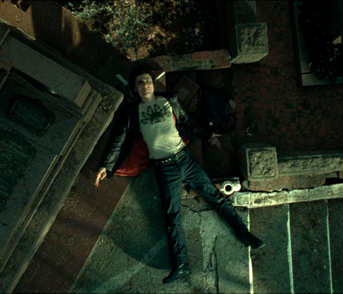 Filmszene auf einem Friedhof in São Paulo