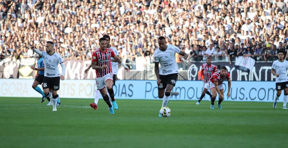 Partido de fútbol de Corinthians y São Paulo