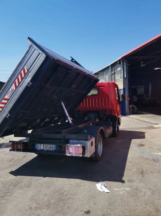 Camion scarrabile trasporto merci
