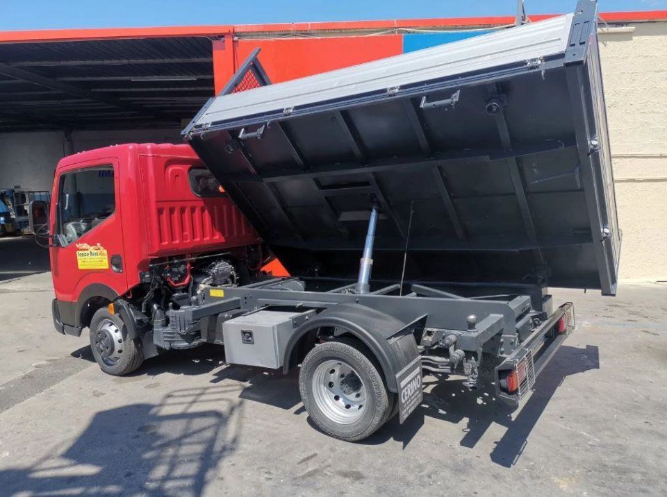 Camion scarrabile lateralmente