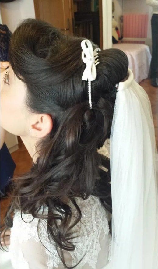 sposa con capelli raccolti