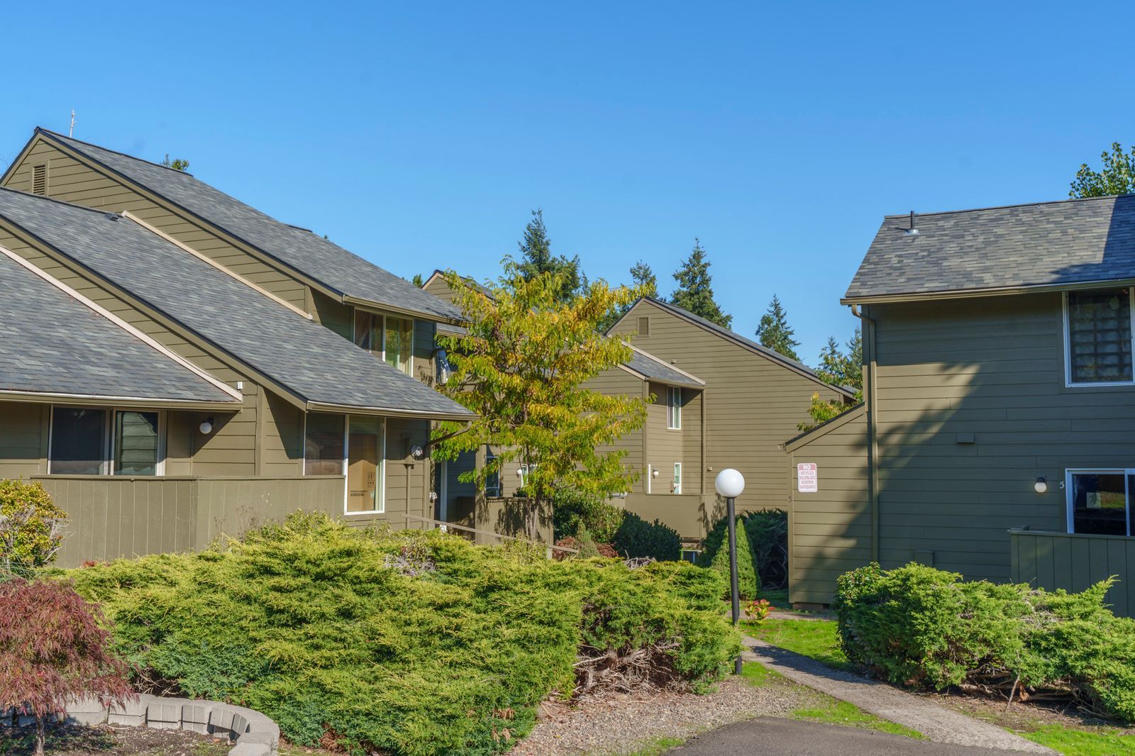 Elmwood Village - SMI Property Management - 2208 SW Elmwood Drive, Dallas, OR 97338