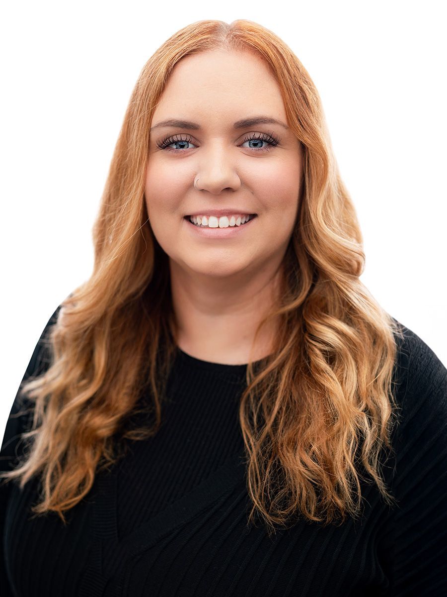 AliciaFlores - ADMINISTRATIVE ASSISTANT