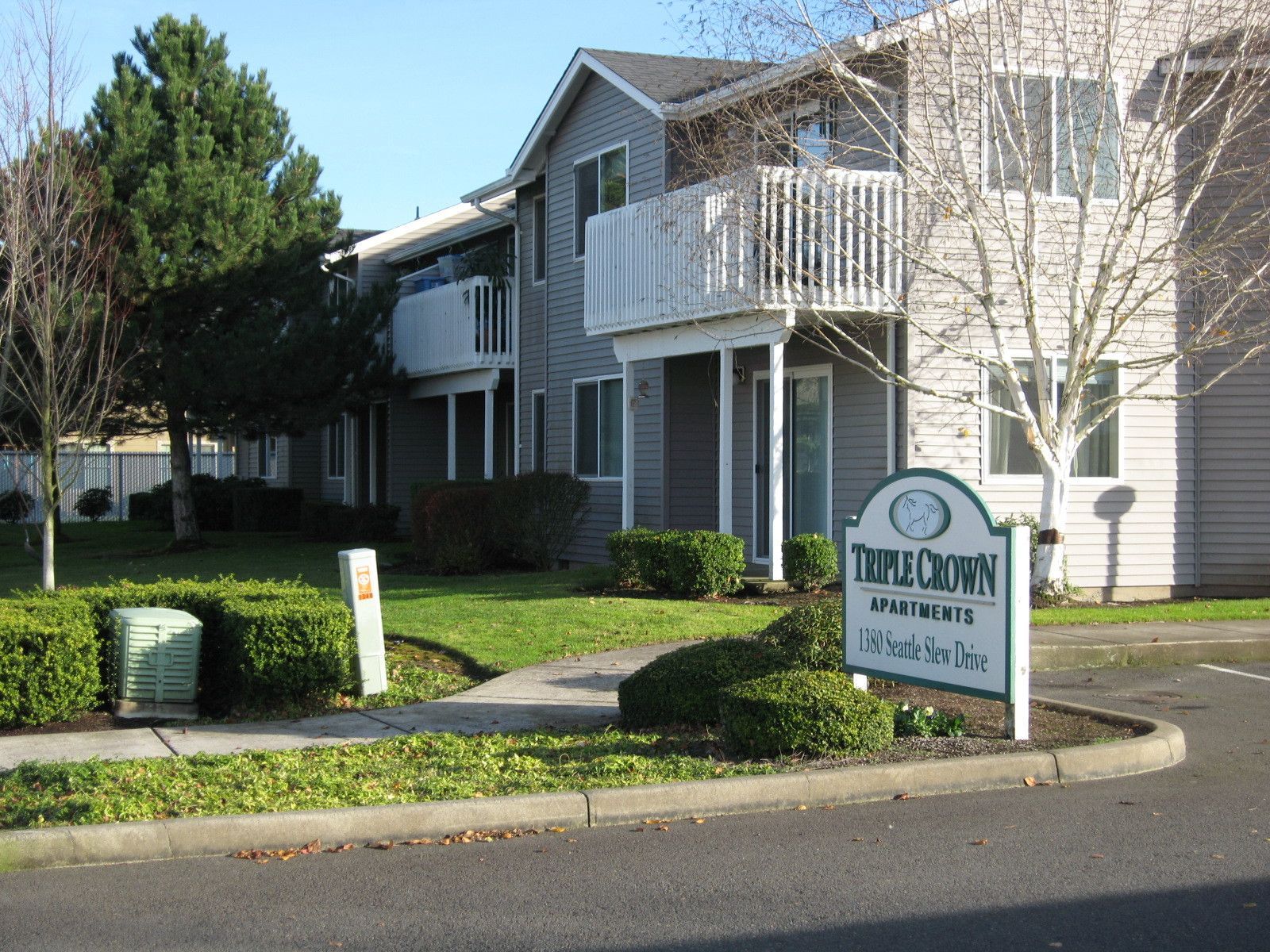 Triple Crown Apartments & Townhomes Salem SMI Property Management