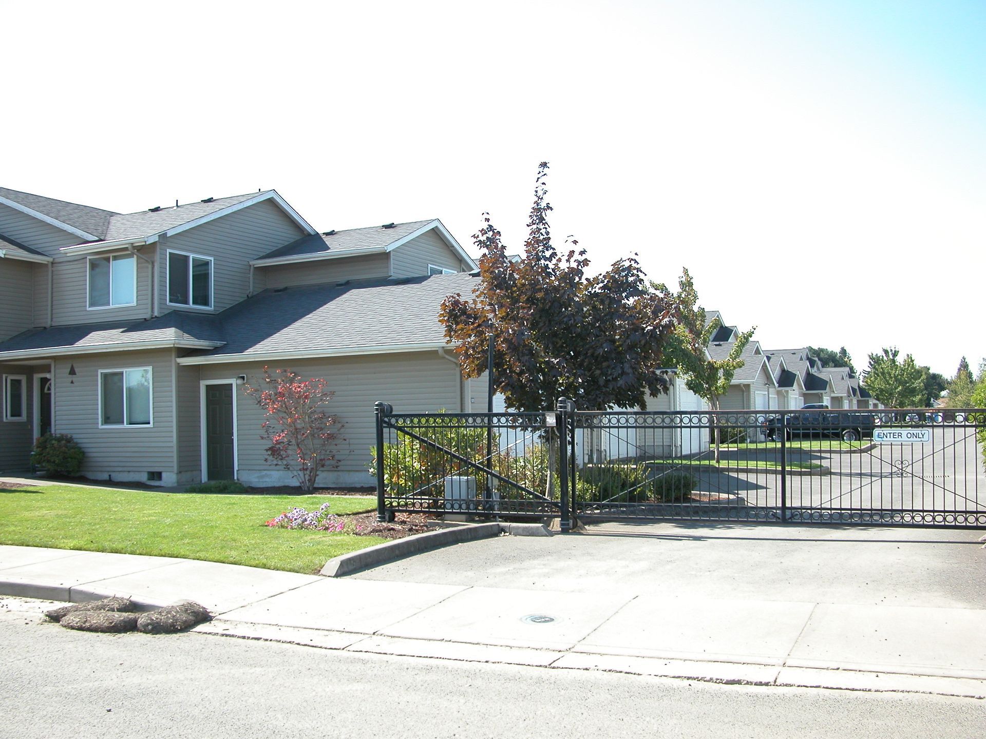 Triple Crown Apartments & Townhomes Salem SMI Property Management