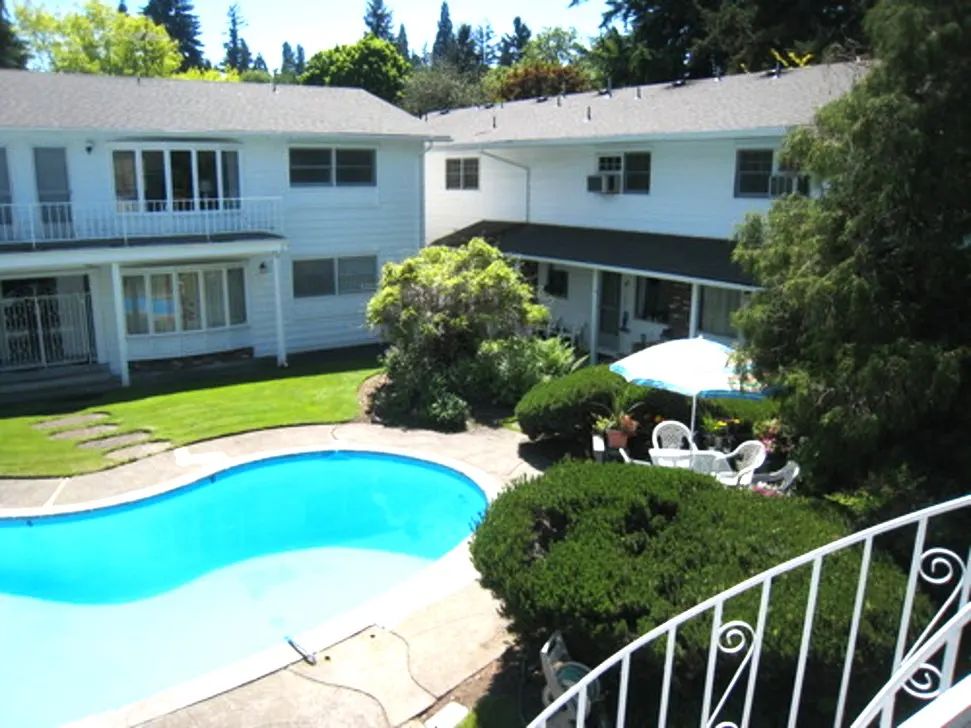 Williamsburg House
260-280 Wilson Street S and 1310-1346 Fir Street S, Salem, OR 97302- SMI Property Management