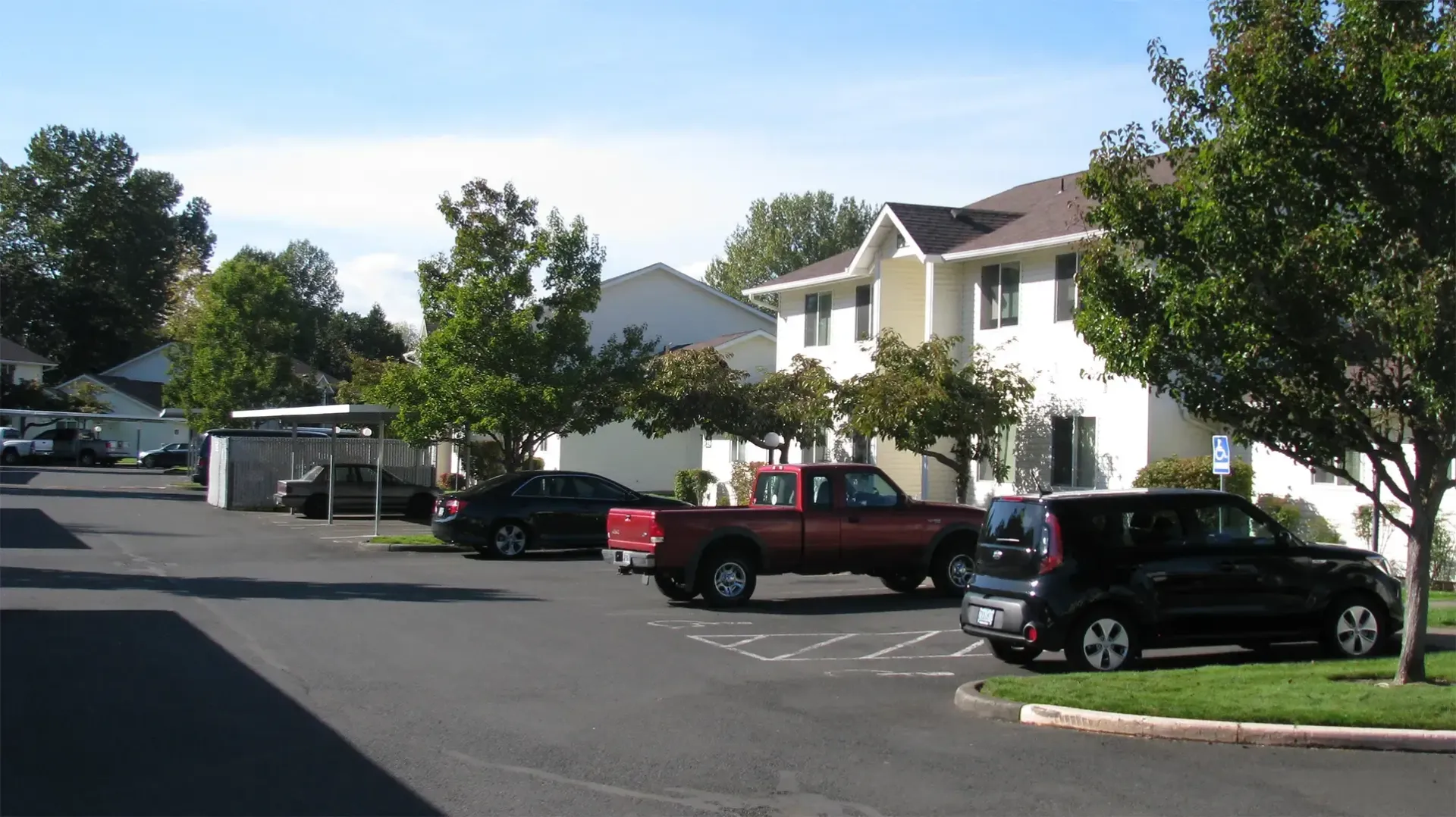 Creekside Meadows Apartments - Independence, OR - SMI Property Management