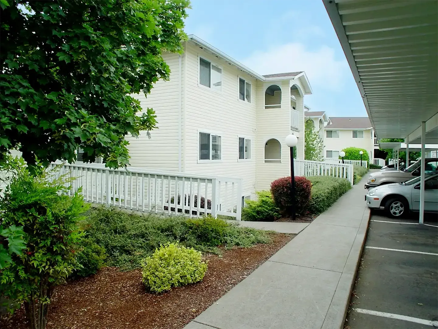 Mountain View Apartments - Salem, OR - SMI Property Management