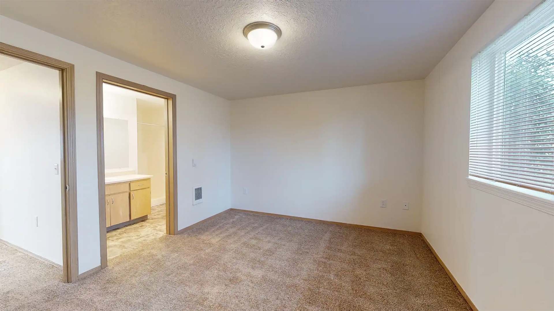 SMI Property Management - Redwood Square Apartments - 2221 SE Waverly Dr, Albany, OR 97322