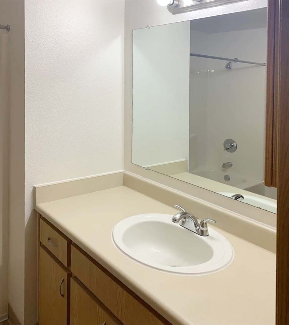 SMI Property Management - Redwood Square Apartments - 2221 SE Waverly Dr, Albany, OR 97322