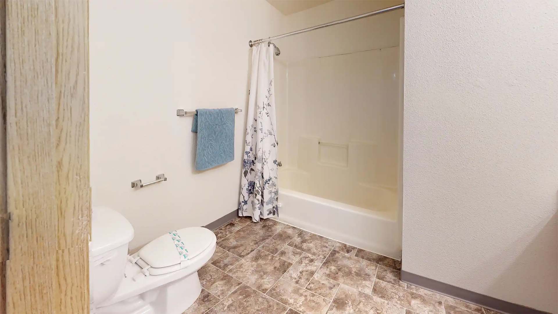 SMI Property Management - Redwood Square Apartments - 2221 SE Waverly Dr, Albany, OR 97322