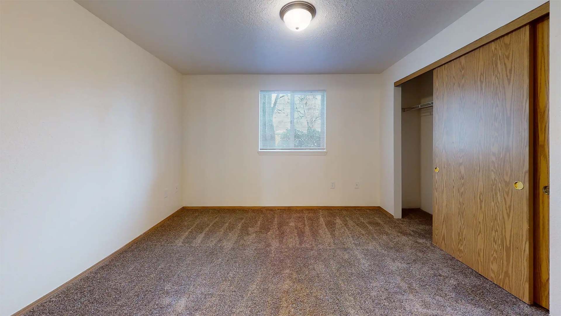 SMI Property Management - Redwood Square Apartments - 2221 SE Waverly Dr, Albany, OR 97322