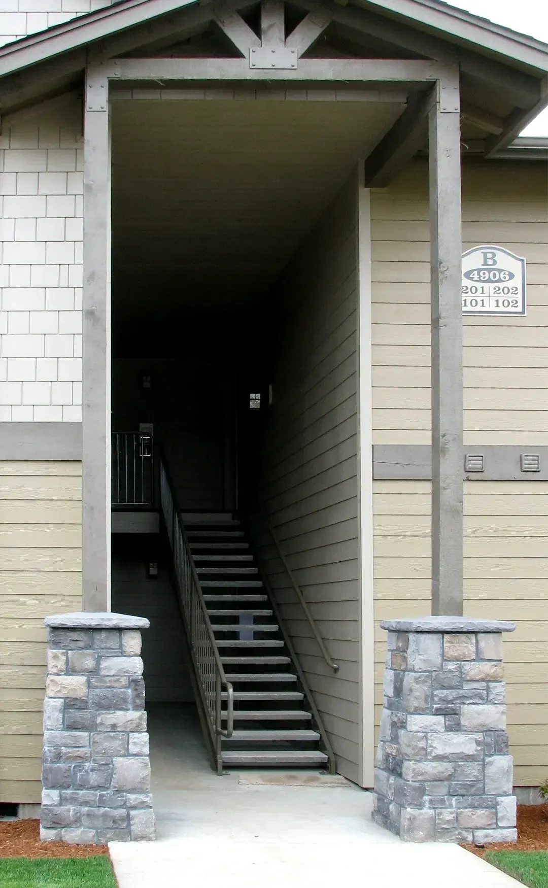 Santiam Village Apartments - Salem OR - SMI Property Management