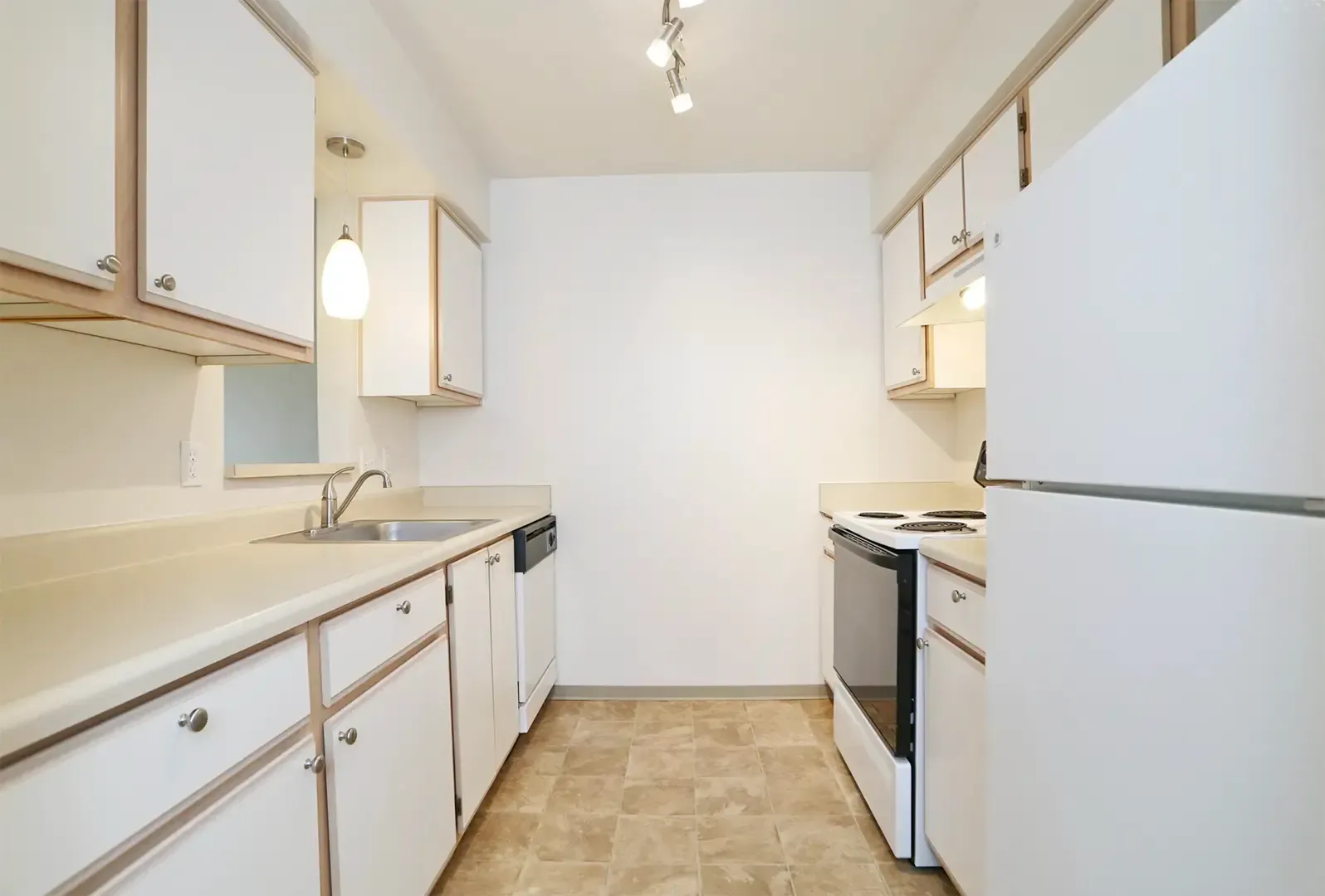 SMI Property Management - Sunrise Pointe - 3320 Jackson Street SE, Albany, OR 97322