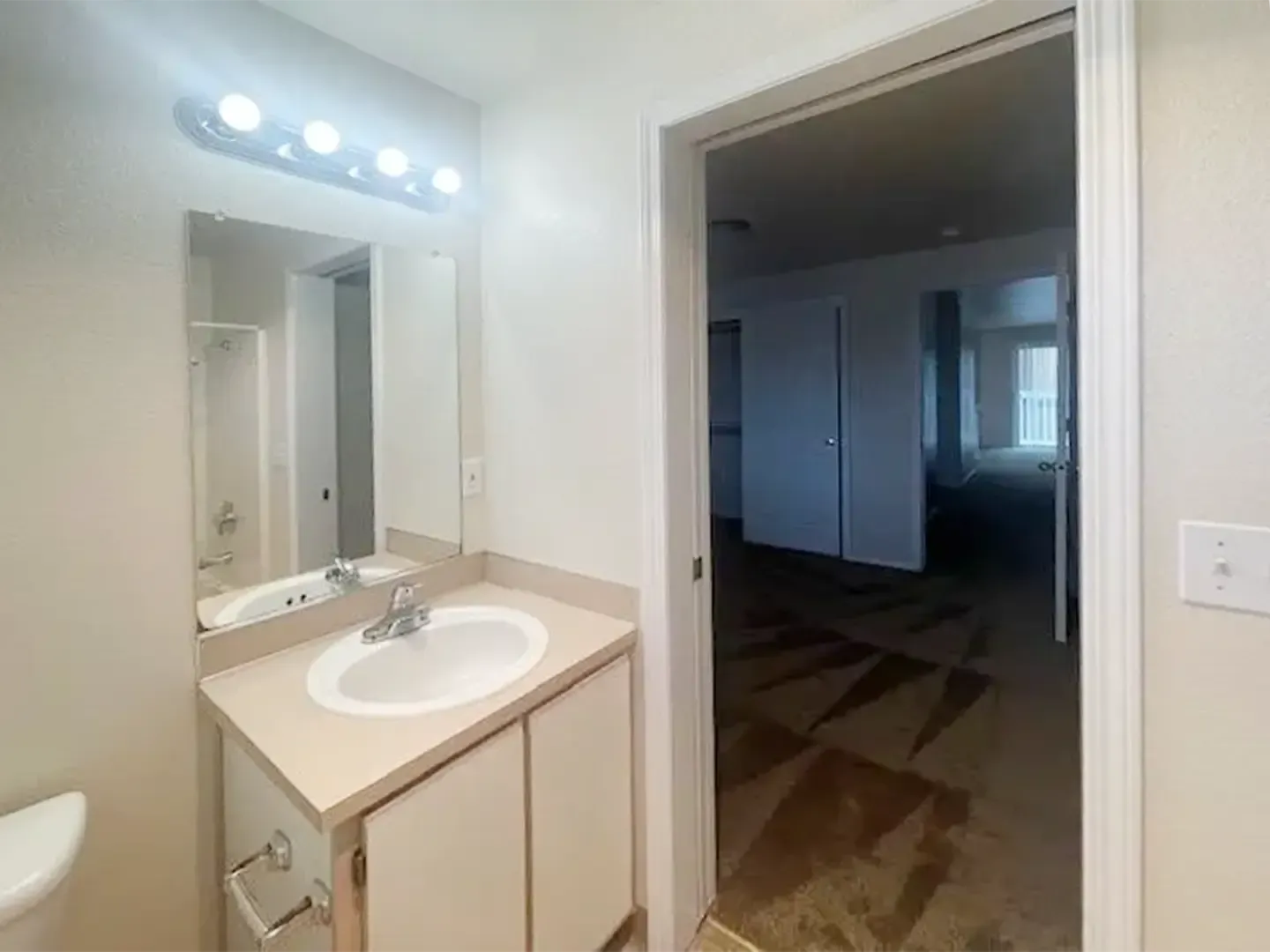 Triple Crown Apartments & Townhomes - Salem - SMI Property Management