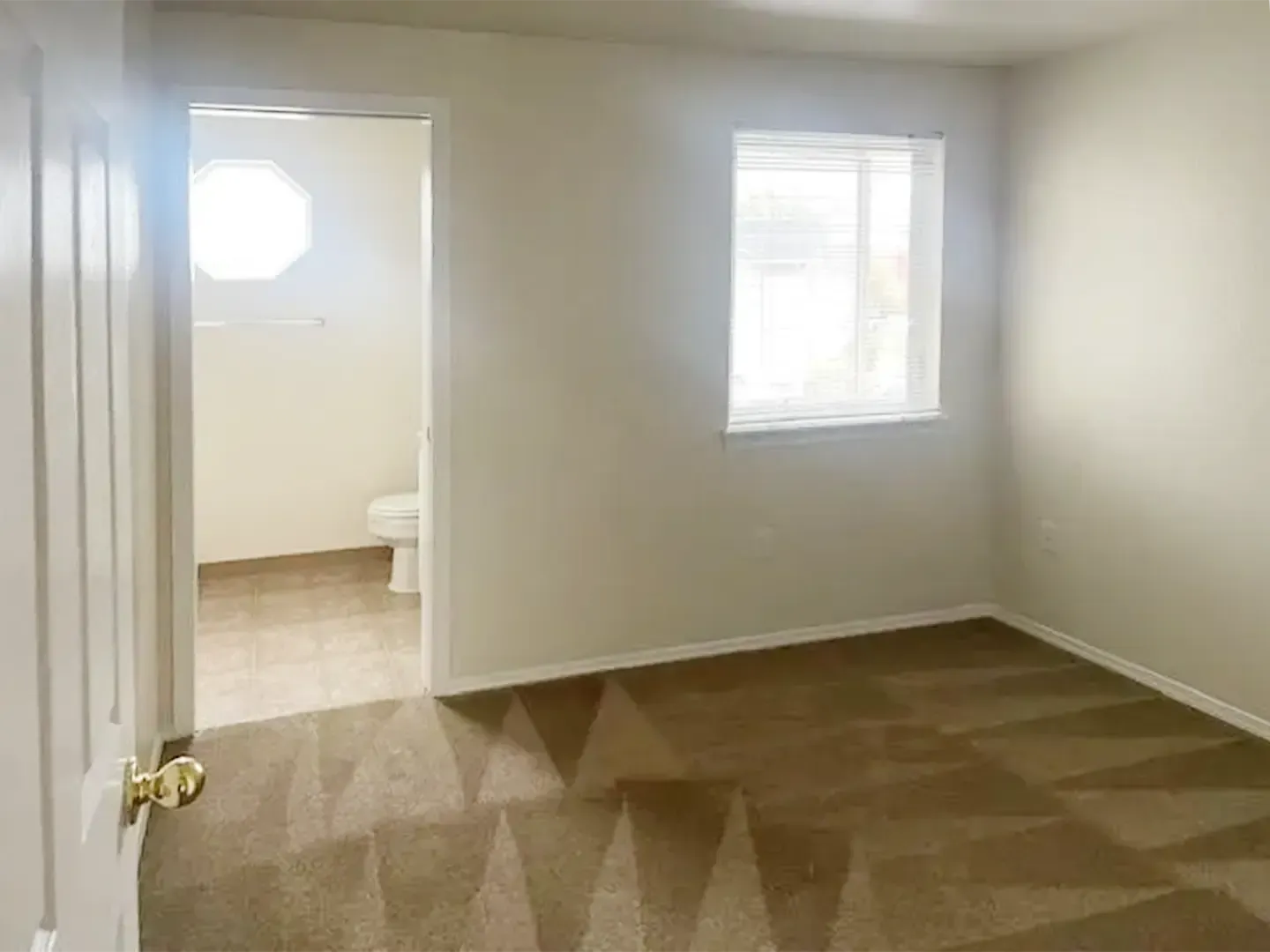 Triple Crown Apartments & Townhomes - Salem - SMI Property Management